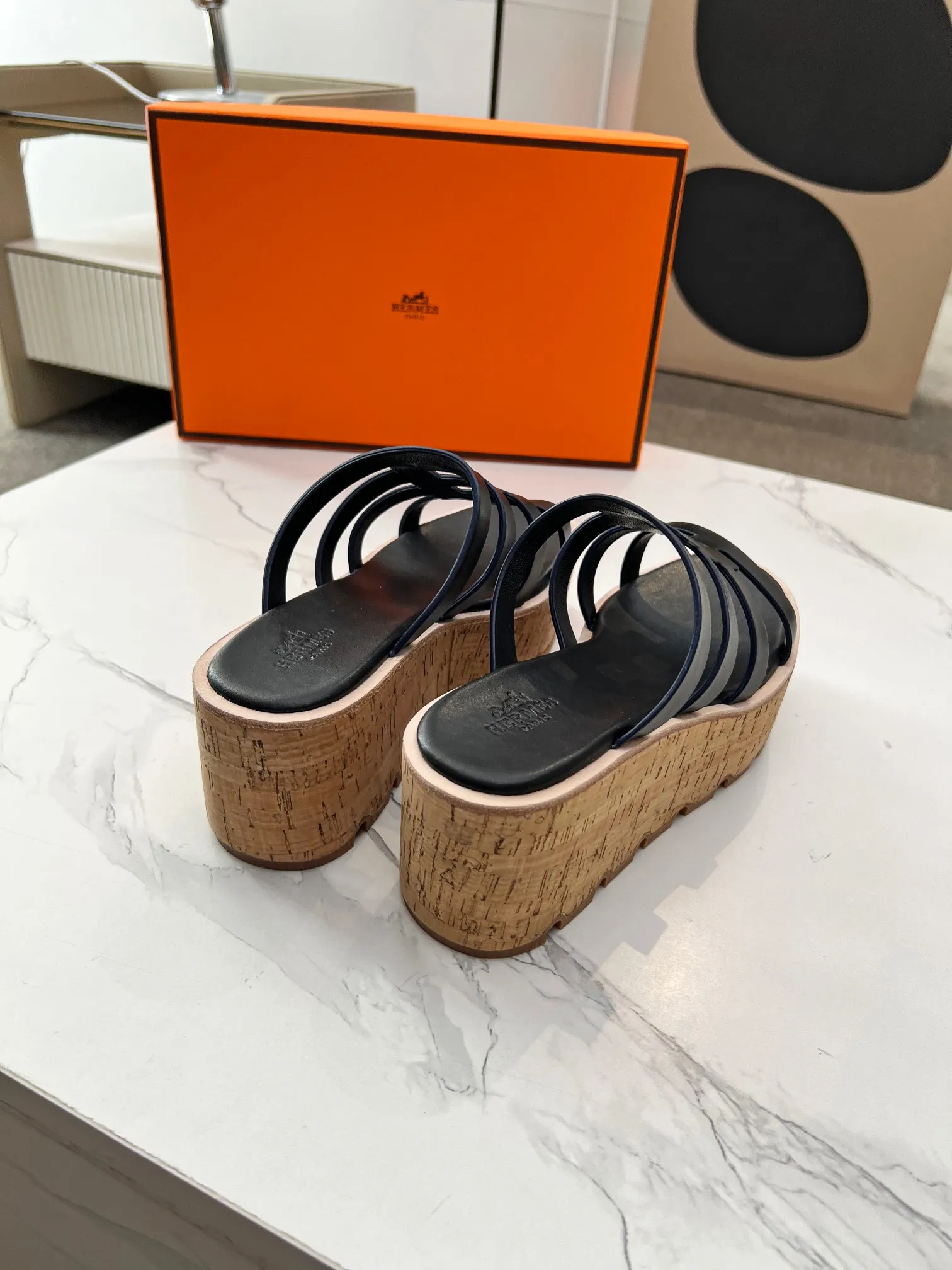 👟👟Ex-factory price 480👟👟 Hermès, upgraded version and workmanship materials. Hermes®🔴The highest version of handmade shoes on the market✨✨ Top product Hermès platform shoes🐎——————————The new model in early spring is the same as the original version, handmade by masters! ❥High-end customization, exclusive products, the highest version in the industry⚠❥Using: Hermers upper: Italian imported cowhide + sheepskin lining (pursuing top walking comfort) ✨～～〰〰〰〰❥ Packing: full set of original packaging━━━━Hermes━━━━━ size: 35-41 (42) customized and non-returnable)